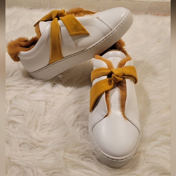 Alexandre Birman Clarita Bow Sneaker - Picture 8 of 9
